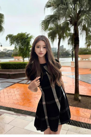 PREORDER - BLACK PRINTED KNIT DRESS