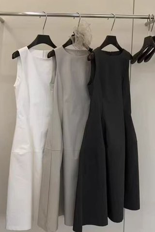 PREORDER - BASIC SLEEVELESS MIDI DRESS