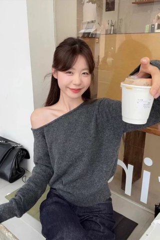 PREORDER - WOMEN OFF SHOULDER KNIT LONG SLEEVE TOP
