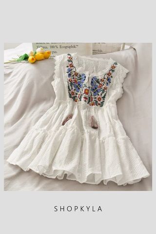 PREORDER - SKYLER EMBROIDERY BABYDOLL TOP IN WHITE